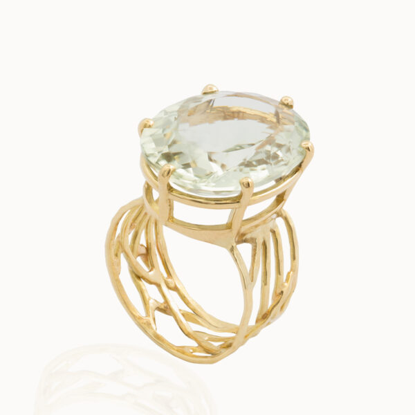 18-karaats geelgouden ring met een prasioliet edelsteen.
