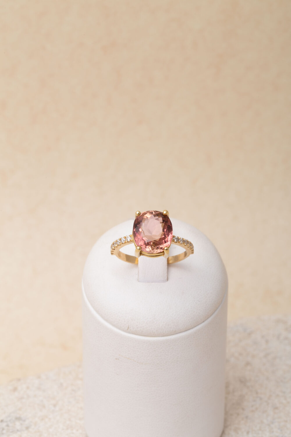 Ring van roze toermalijn en diamant