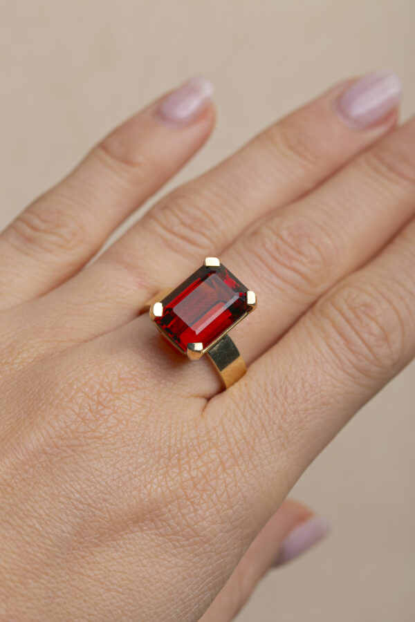 Garnet ring by Pascale Masselis